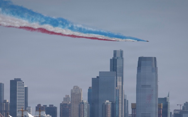 CNO Participates in International Fleet Review 250