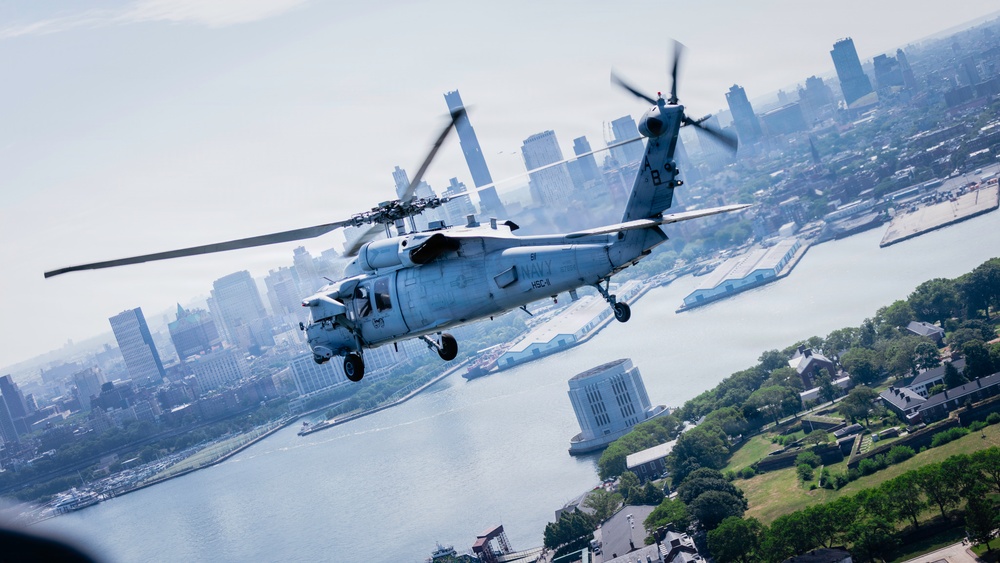 HSC-11 Participates in the INR 250 Flyover