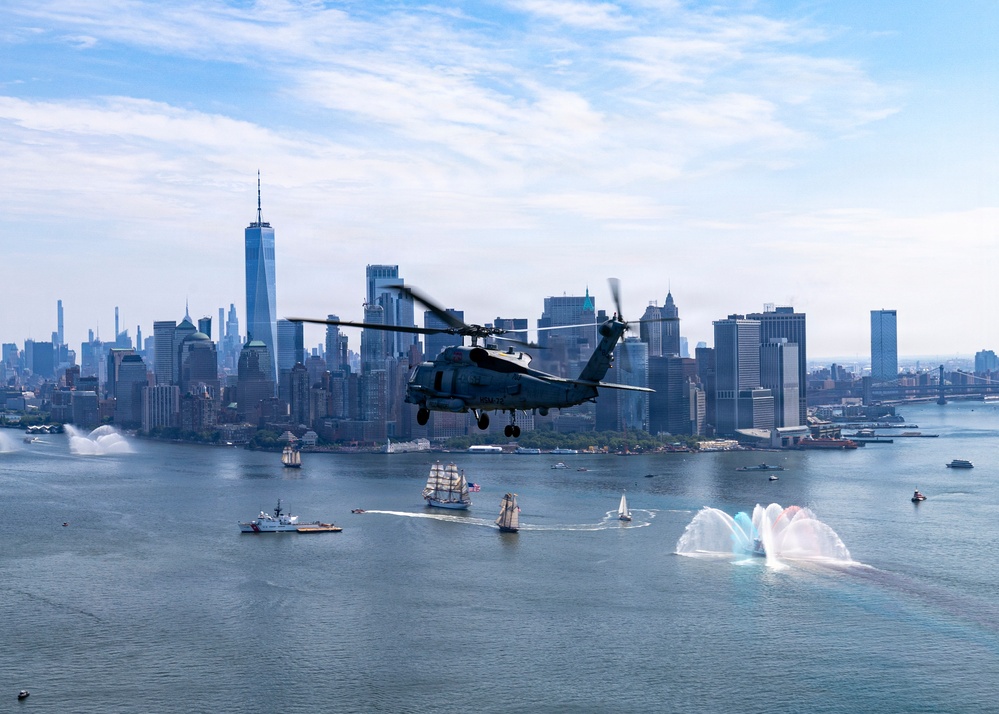HSM 72 in the INR250 Parade of Sails