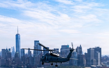 HSM 72 in the INR250 Parade of Sails