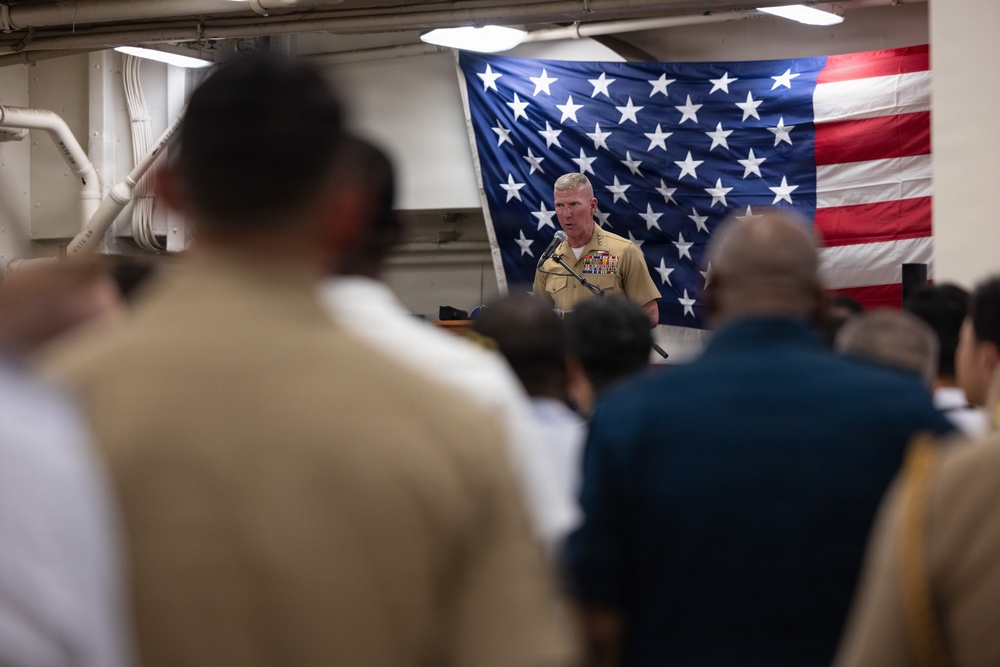 CMC and CNO visit USS Arlington (LPD 24)
