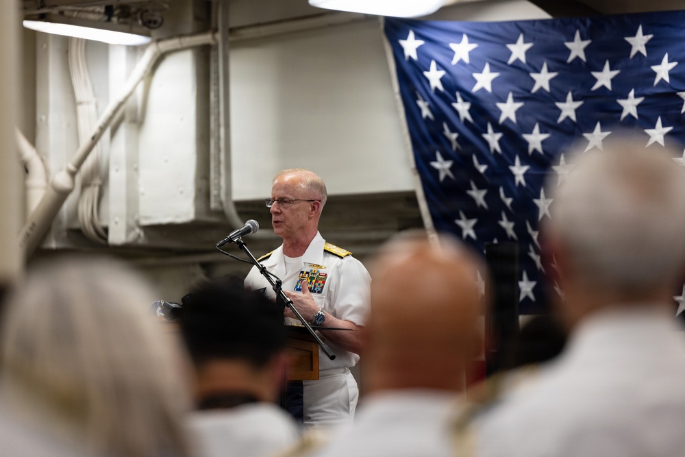 CMC and CNO visit USS Arlington (LPD 24)