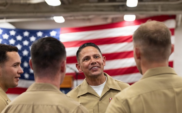 CMC and CNO visit USS Arlington (LPD 24)