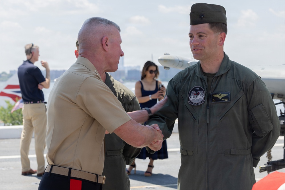 CMC and CNO visit USS Arlington (LPD 24)
