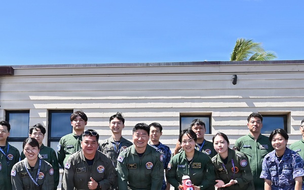 Japanese and Republic of Korea aviators build professional ties During RIMPAC 2026