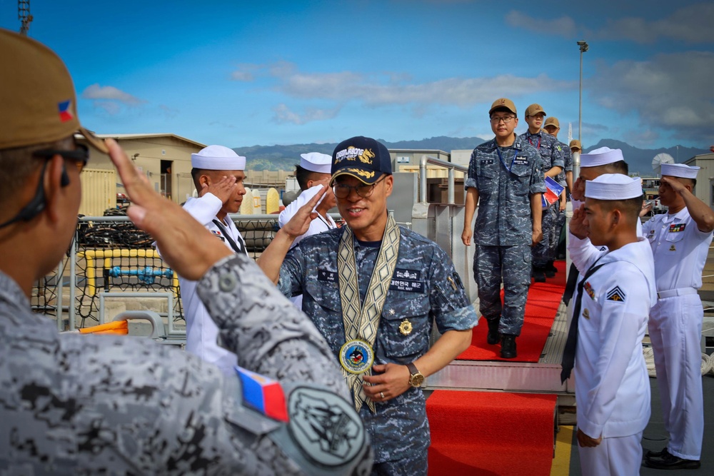 Republic of Korea Navy visits Philippine ship BRP Miguel Malvar during RIMPAC 2026
