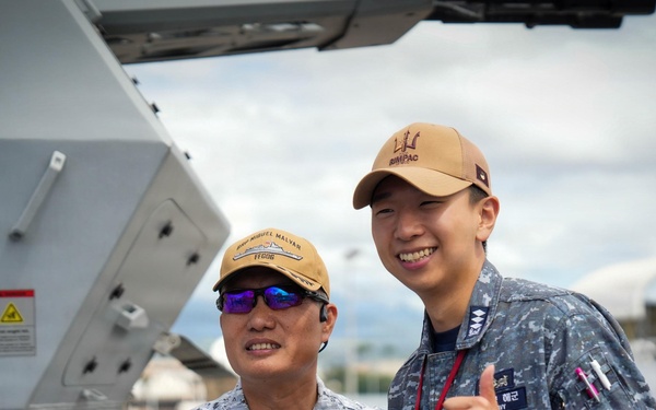 Republic of Korea Navy visits Philippine ship BRP Miguel Malvar during RIMPAC 2026