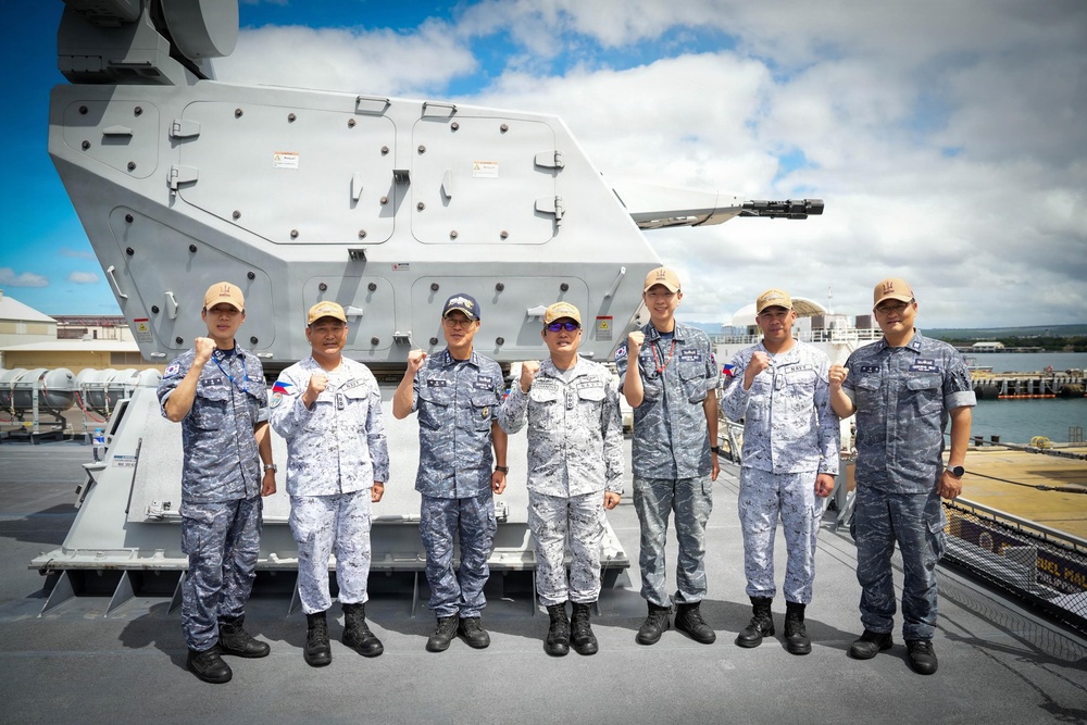 Republic of Korea Navy visits Philippine ship BRP Miguel Malvar during RIMPAC 2026