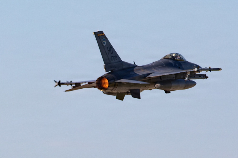 F-16 Fighting Falcon departs Joint Base MDL