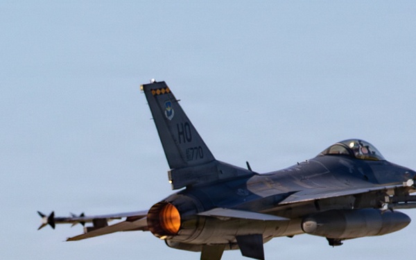 F-16 Fighting Falcon departs Joint Base MDL