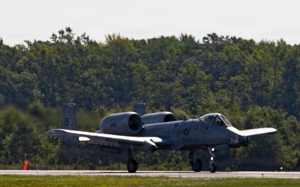 A-10 Thunderbolt II prepares for departure