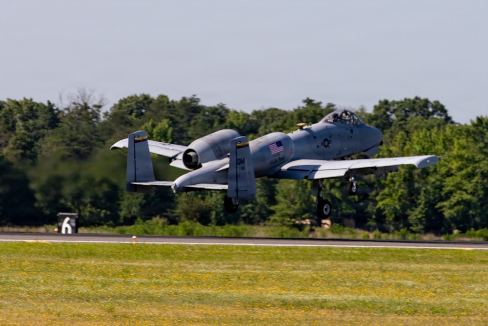 A-10 Thunderbolt II taxis for departure