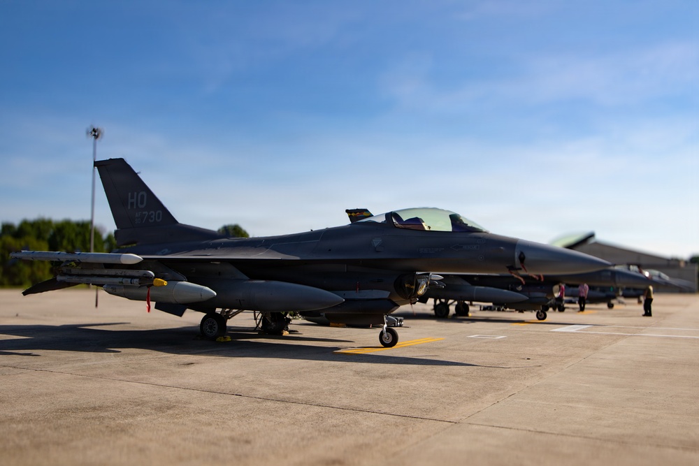 F-16 Fighting Falcons staged for launch