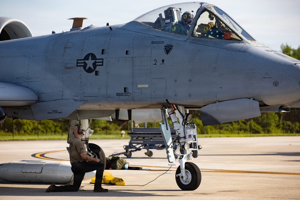 Pilot and crew chief prepare A-10 for launch