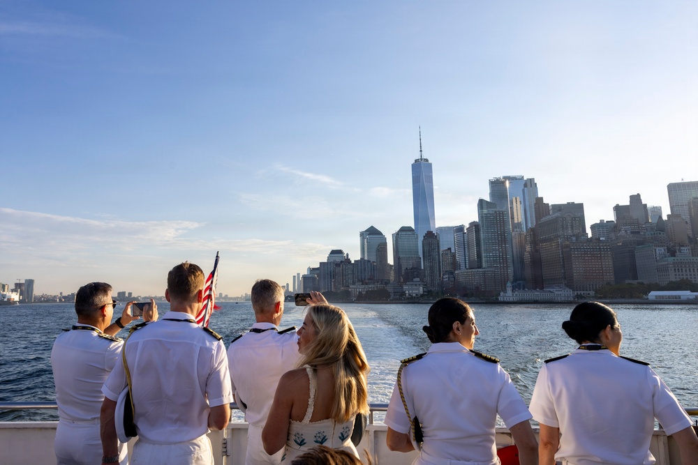 INR 250 Servicemembers Transit the New York Harbor