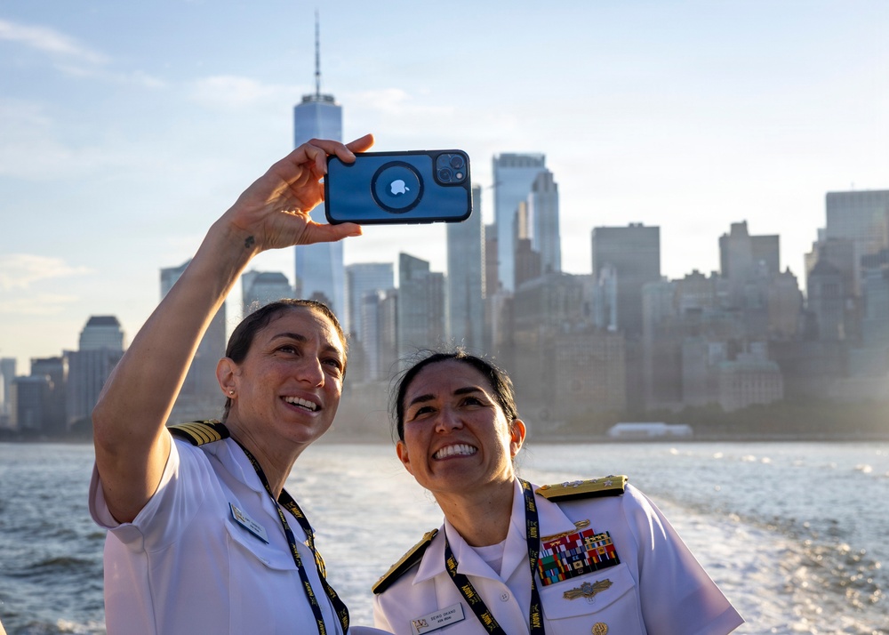 INR 250 Servicemembers Transit the New York Harbor