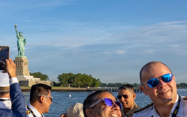 INR 250 Servicemembers Transit the New York Harbor