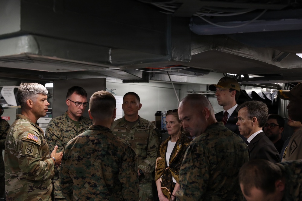 U.S. Army Col. David A. Webb, commander of Joint Task Force-Bravo, briefs a U.S. Department of State delegation.