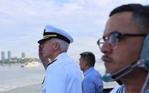 SECNAV and USFF Visit USS Farragut