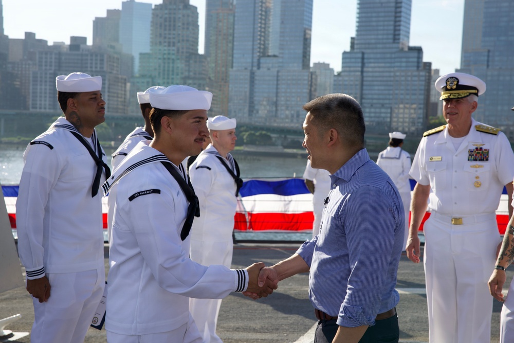 SECNAV and USFF Visit USS Farragut (DDG 99)
