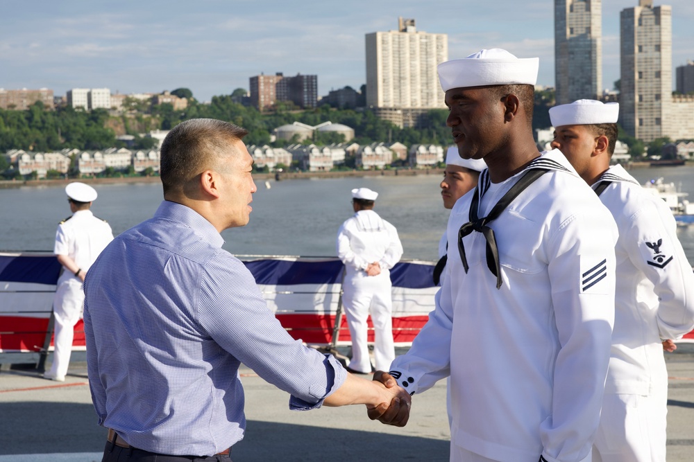SECNAV and USFF Visit USS Farragut (DDG 99)