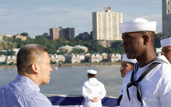 SECNAV and USFF Visit USS Farragut (DDG 99)