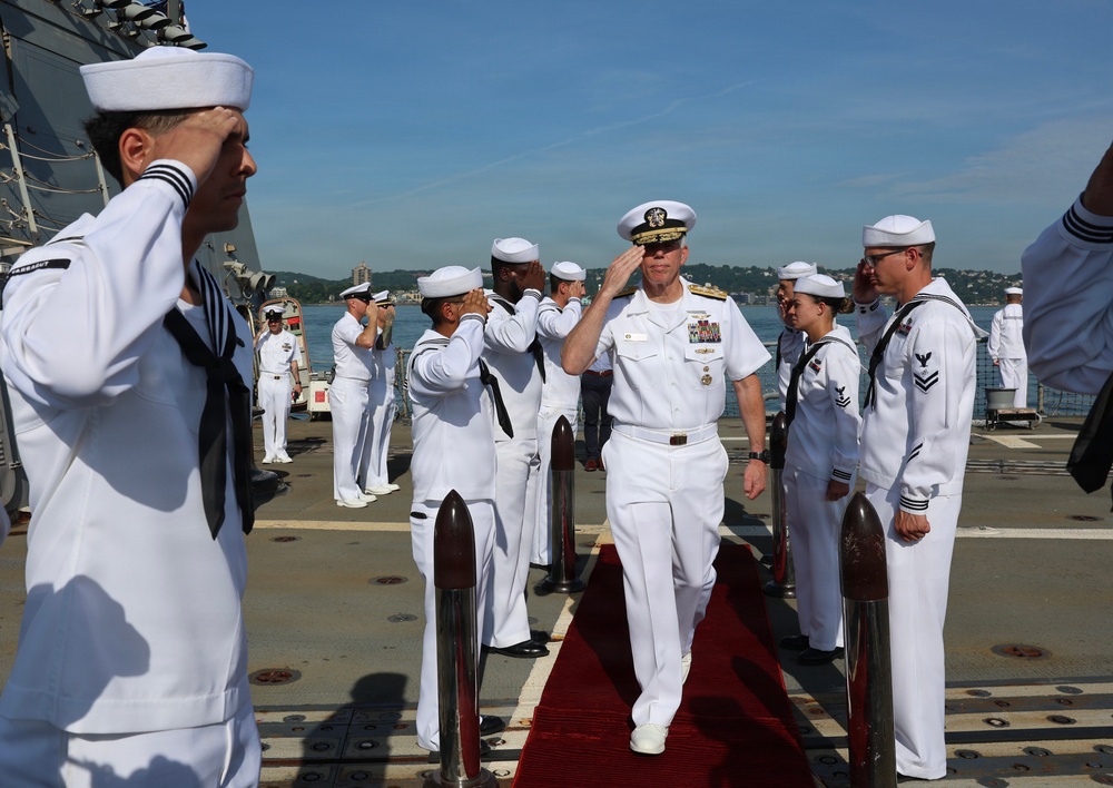 SECNAV and USFF Visit USS Farragut (DDG 99)