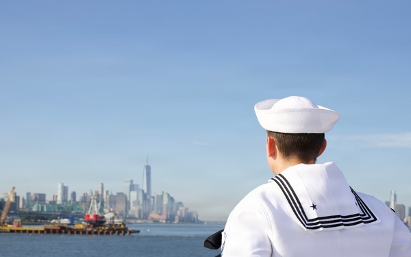 SECNAV and USFF Visit USS Farragut (DDG 99)