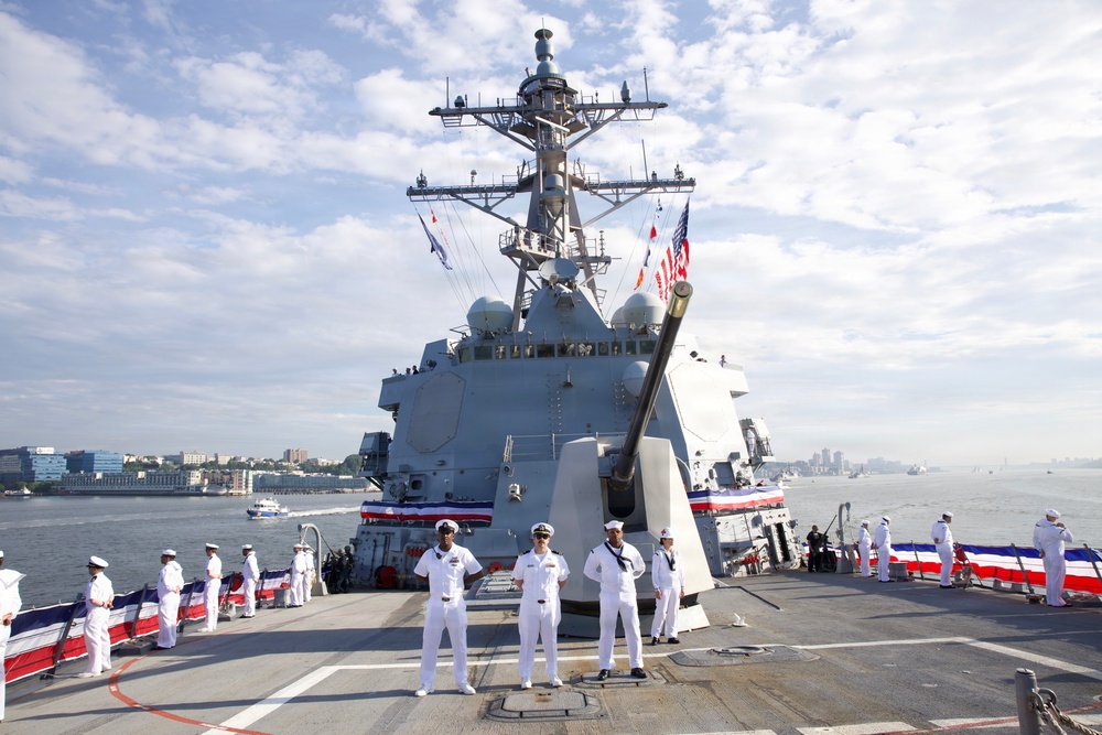 SECNAV and USFF Visit USS Farragut (DDG 99)