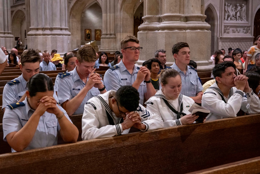 More than 100 U.S. Sailors Attend Mass at St. Patrick’s Cathedral