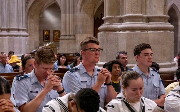 More than 100 U.S. Sailors Attend Mass at St. Patrick’s Cathedral