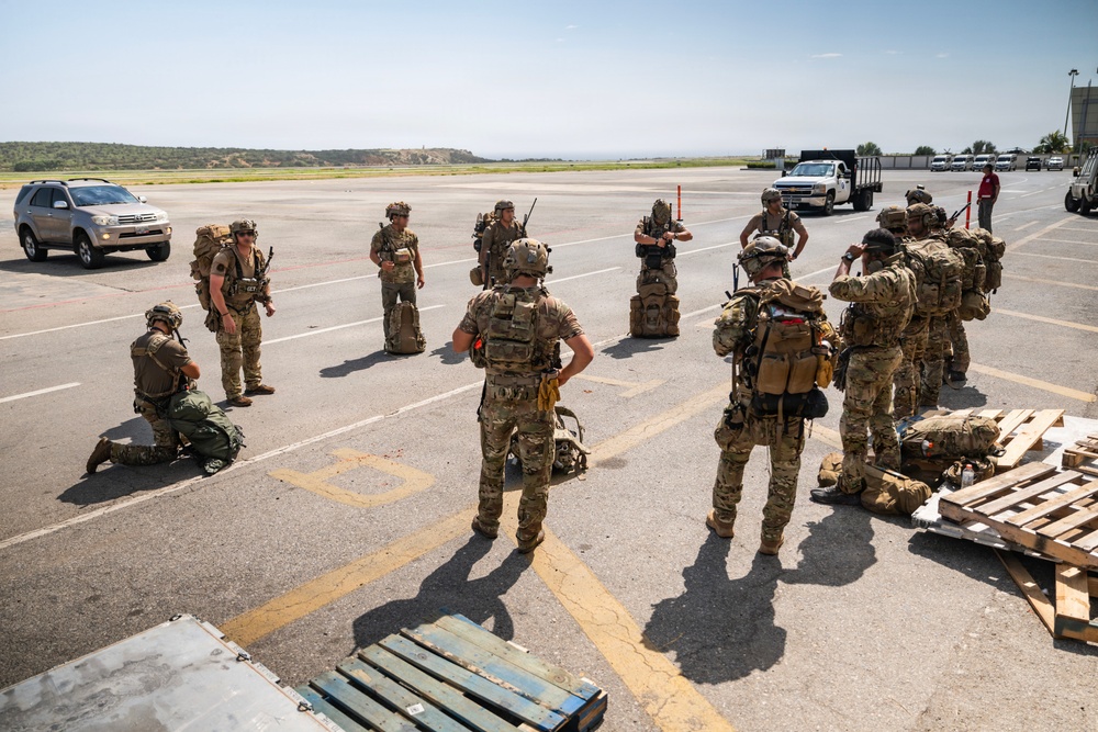 Humanitarian Operations continue at Simon Bolivar International Airport