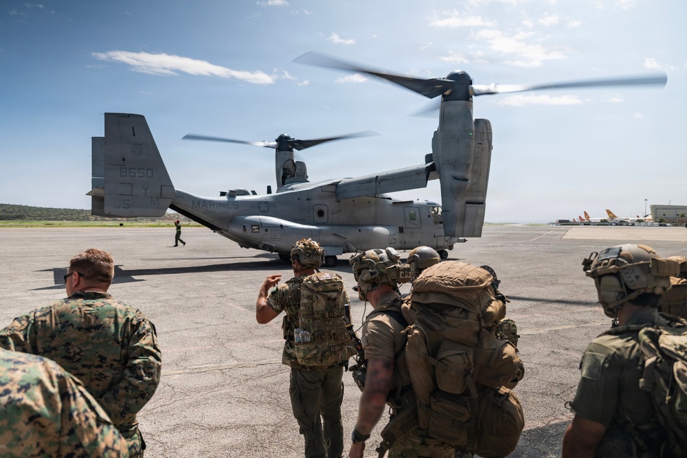 Humanitarian Operations continue at Simon Bolivar International Airport