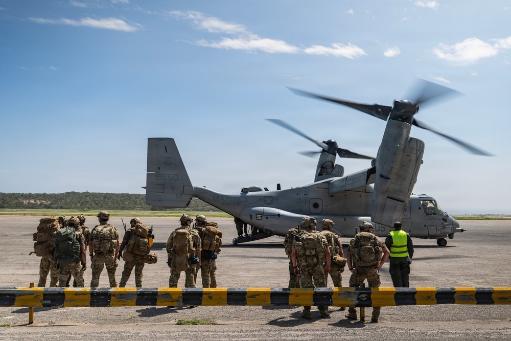 Humanitarian Operations continue at Simon Bolivar International Airport