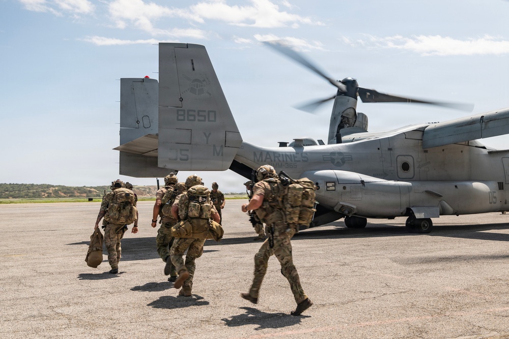 Humanitarian Operations continue at Simon Bolivar International Airport