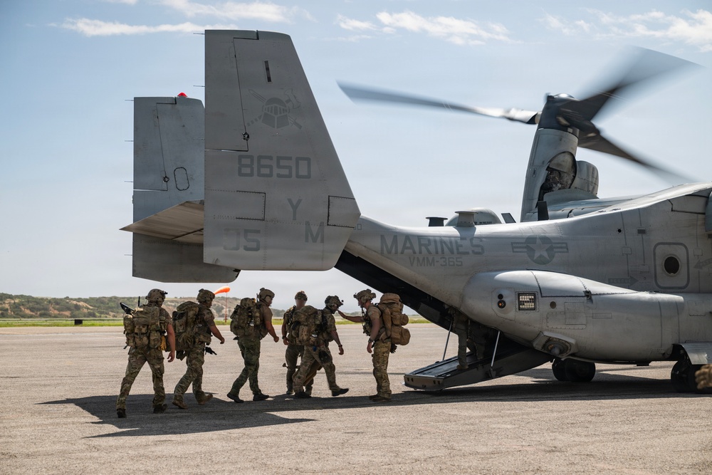 Humanitarian Operations continue at Simon Bolivar International Airport