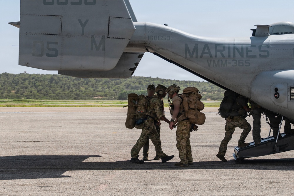 Humanitarian Operations continue at Simon Bolivar International Airport