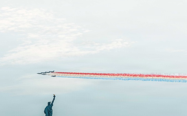 Parade of Sail and International Aerial Review 250