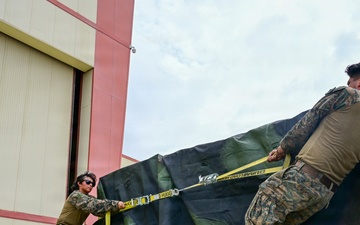 JTF-Bravo works with LCF-24 to distribute supplies