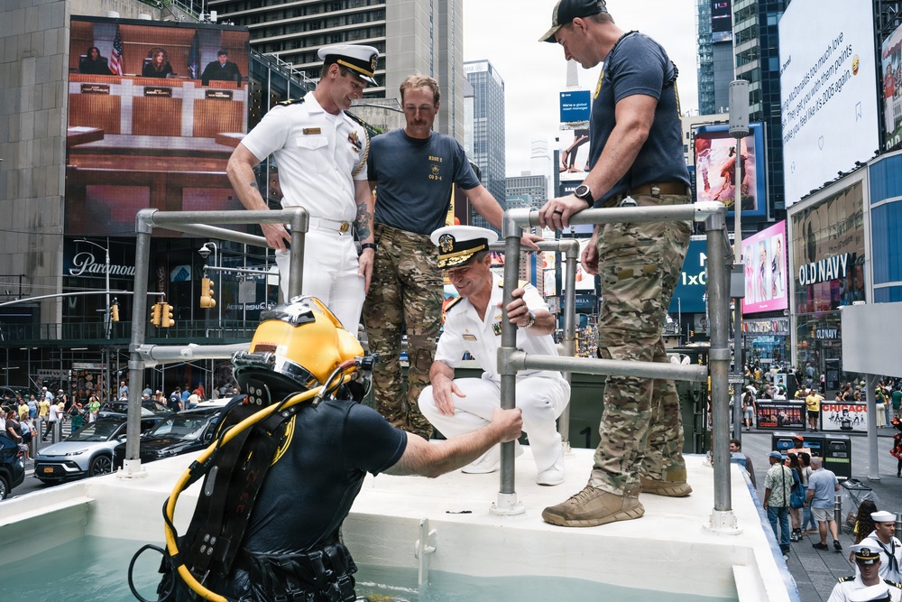 Flag Officer Visit to the U.S. Navy Dive Tank Demonstration in Times Square