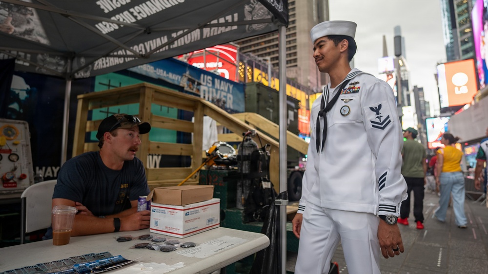 Flag Officer Visit to the U.S. Navy Dive Tank Demonstration in Times Square