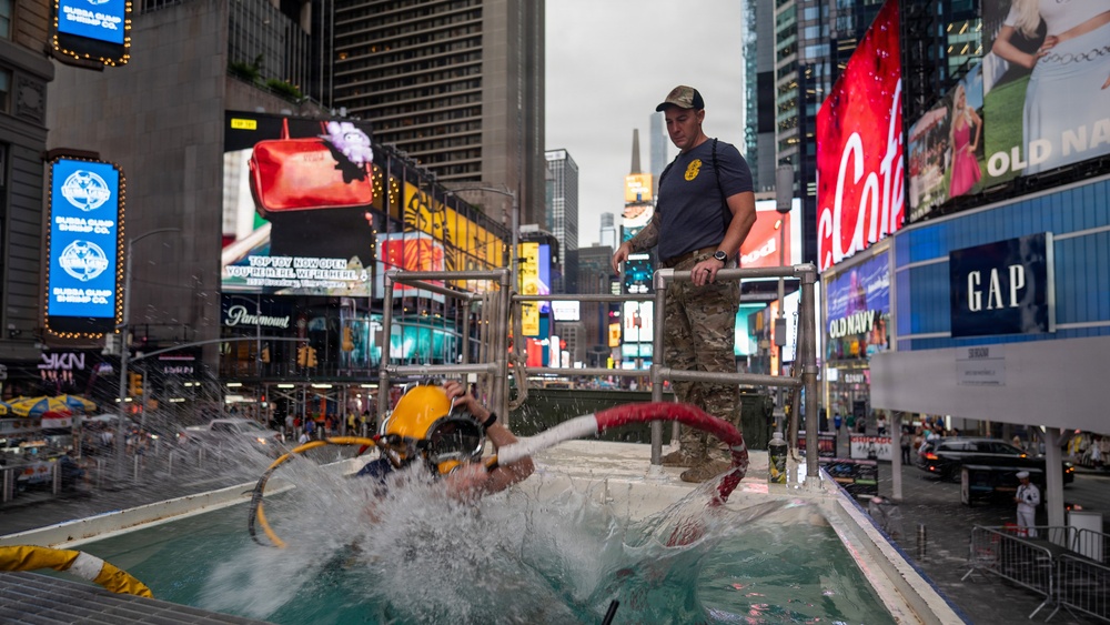 Flag Officer Visit to the U.S. Navy Dive Tank Demonstration in Times Square