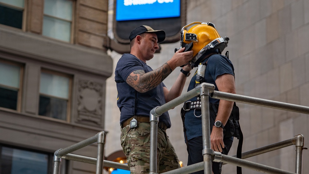 Flag Officer Visit to the U.S. Navy Dive Tank Demonstration in Times Square