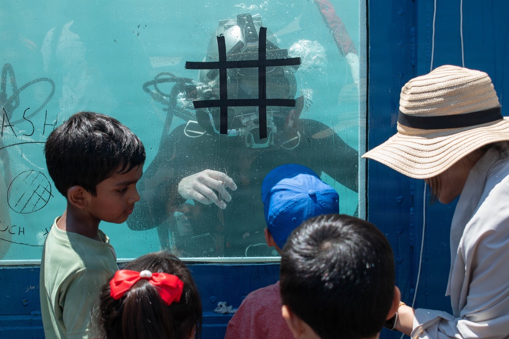 U.S. Coast Guard divers highlight Sail 250 events at the Pier 86