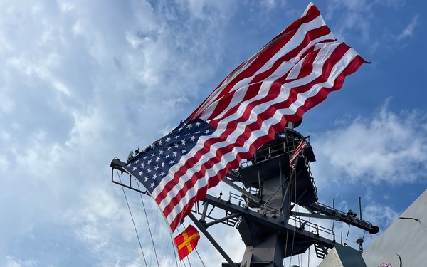 USS Farragut (DDG 99) Arrives in NYC for INR250