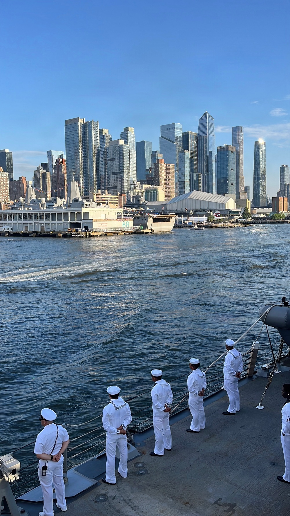 USS Farragut (DDG 99) Arrives in NYC for INR250