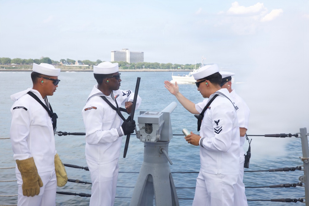 USS Farragut (DDG 99) Arrives in NYC for INR250