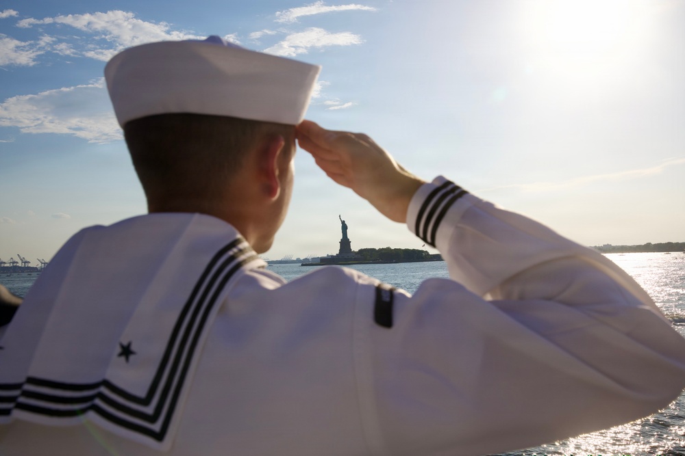 USS Farragut (DDG 99) Arrives in NYC for INR250