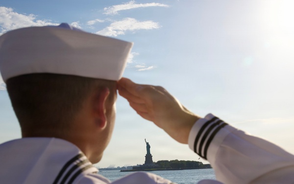 USS Farragut (DDG 99) Arrives in NYC for INR250