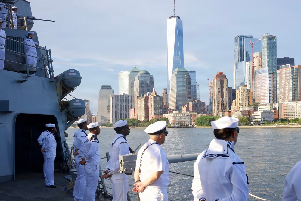 USS Farragut (DDG 99) Arrives in NYC for INR250